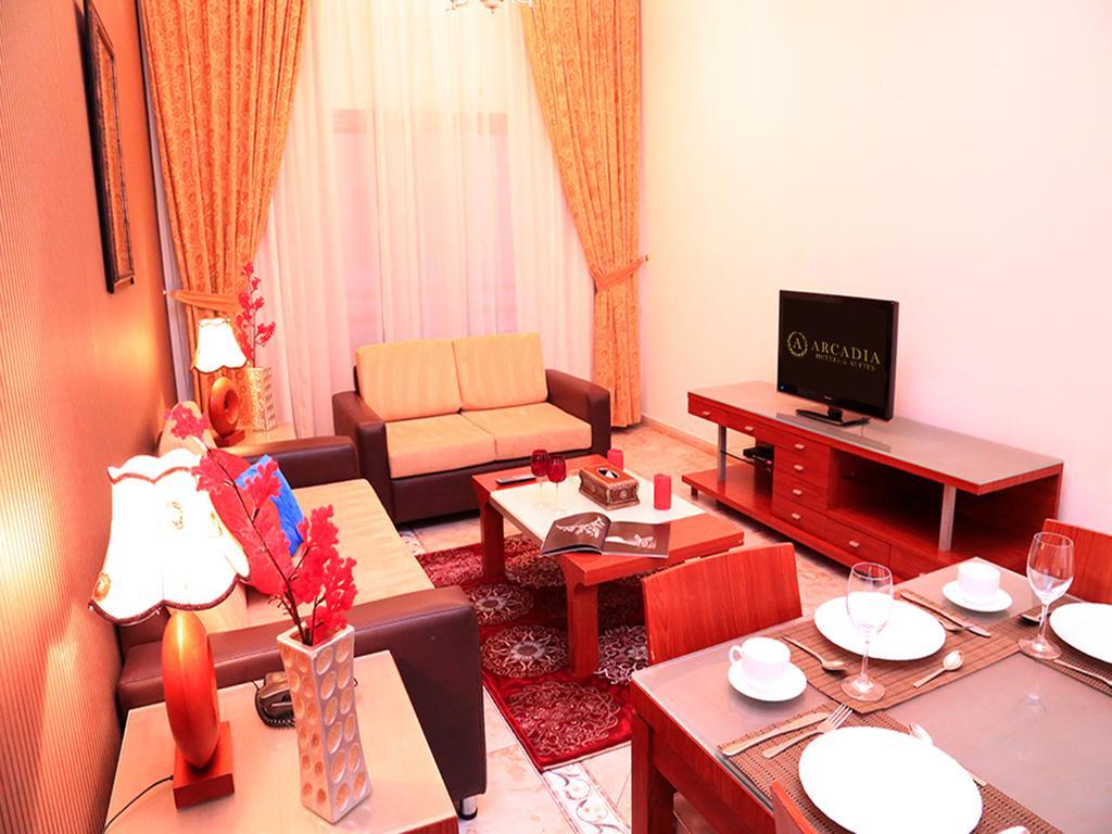 Arcadia Hotel Suites Şarja Oda fotoğraf