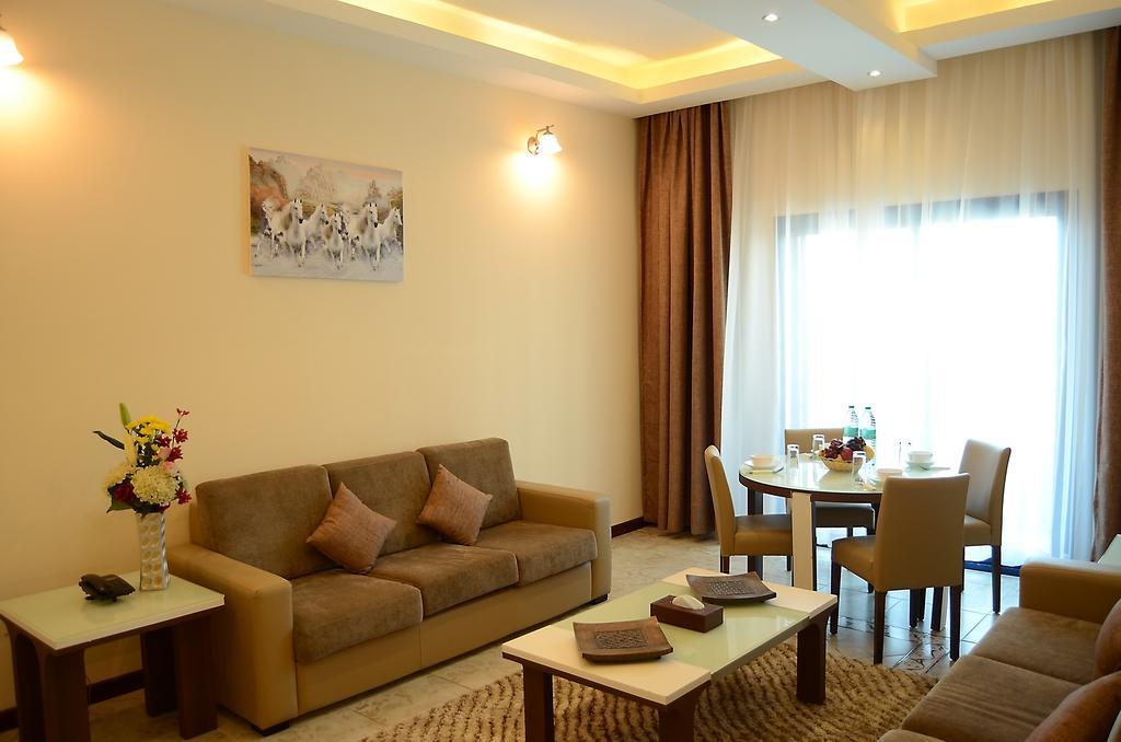 Arcadia Hotel Suites Şarja Dış mekan fotoğraf